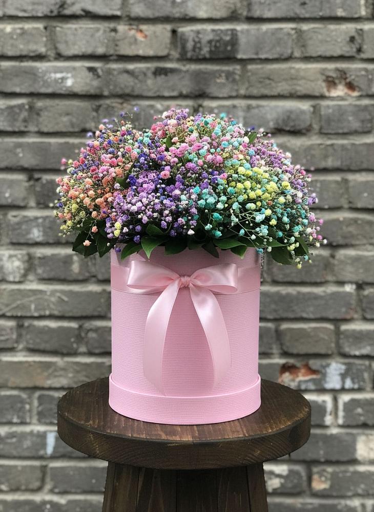 Цветочная композиция из Гипсофила и Розы в шляпной коробке в Жабкино