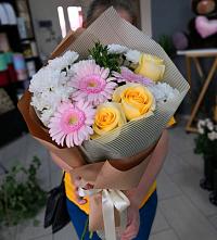 Букет цветов из:  Герберы, Розы и Хризантемы в Жабкино