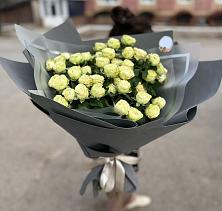 Букет Белые кустовые розы Солинеро в Жабкино