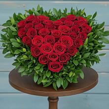 Цветочная композиция из Розы в виде сердца в Жабкино