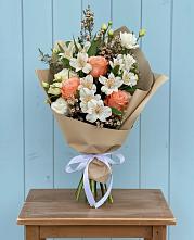 Букет цветов из:  Альстромерии, Лизиантусы, Розы и Хризантемы в Жабкино