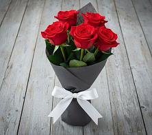 Букет 5 Красных роз Эдлесс Лав в Жабкино