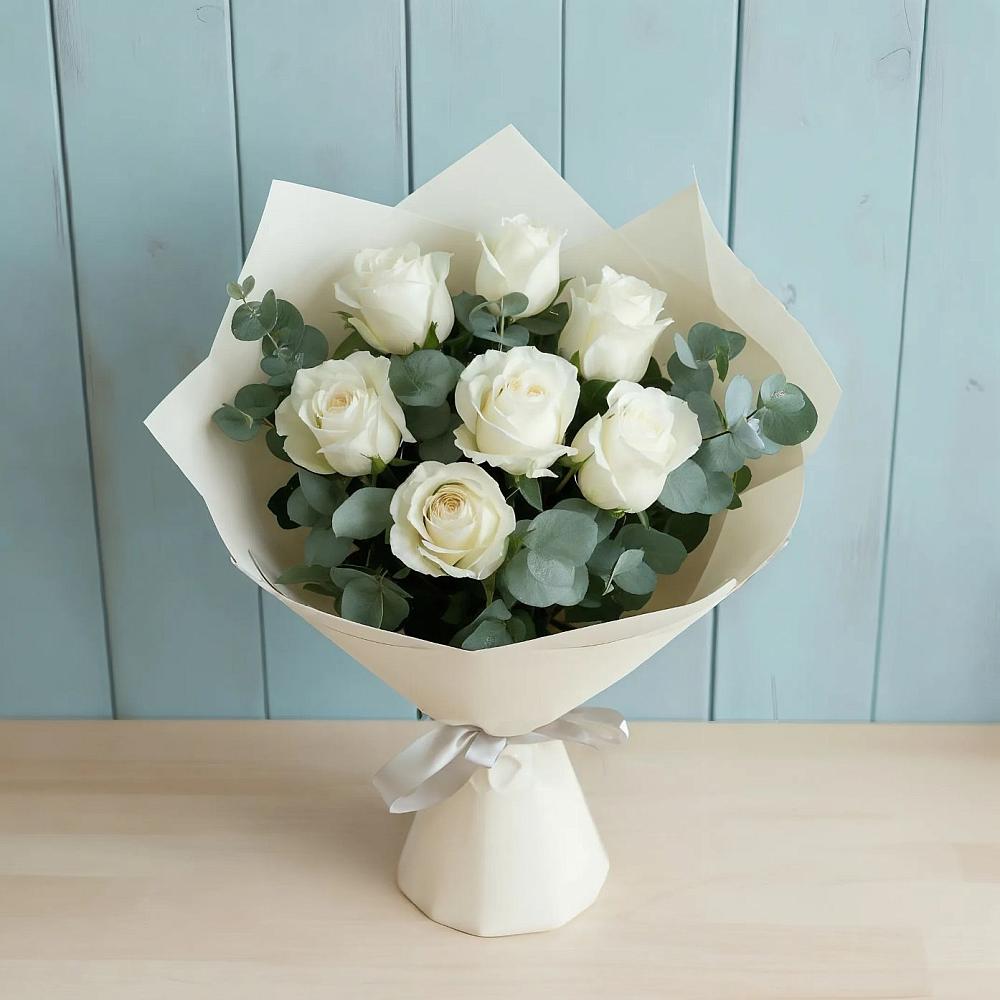 Букет Белые розы в Эвкалипте в Жабкино