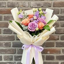 Букет цветов из:  Лизиантусы и Розы в Жабкино