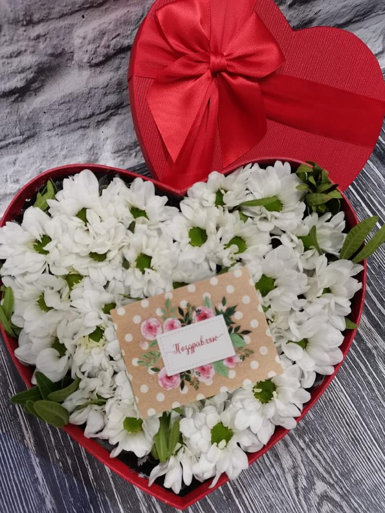 Цветочная композиция из Хризантемы в виде сердца в Жабкино