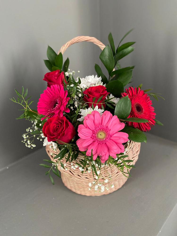 Цветочная композиция из Розы, Хризантемы и Герберы в корзине в Жабкино