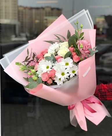 Букет цветов из: Розы, Лизиантусы и Хризантемы в Жабкино